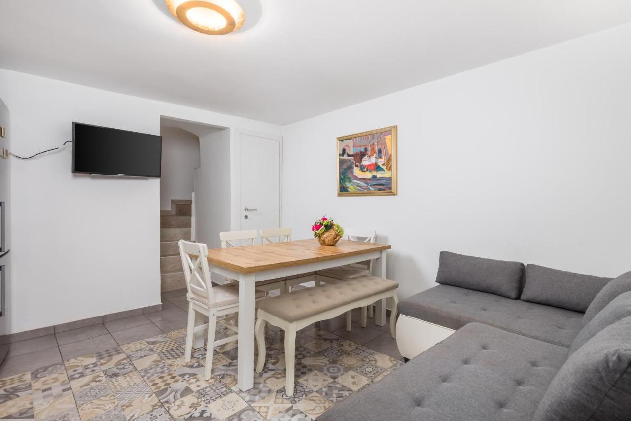 Mediterranean House Markoc New Renovated! ベリ エクステリア 写真