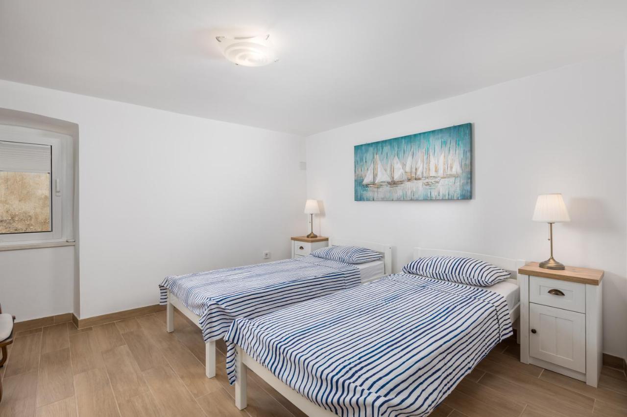 Mediterranean House Markoc New Renovated! ベリ エクステリア 写真